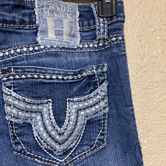 Trademark H Jeans Capris Pants  Embroidered Pockets Stretchy Size 14 - Picture 13 of 15